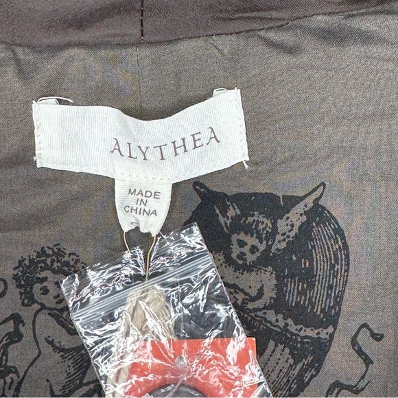 Alythea Brown Blazer with Relaxed Fit and Notched Lapel Gathered Cuffs Large NWT - Picture 10 of 14